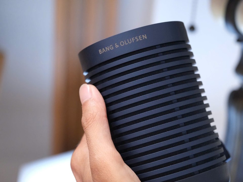 Loa B&O Beosound Explore (Navy) - Ảnh thực tế 3